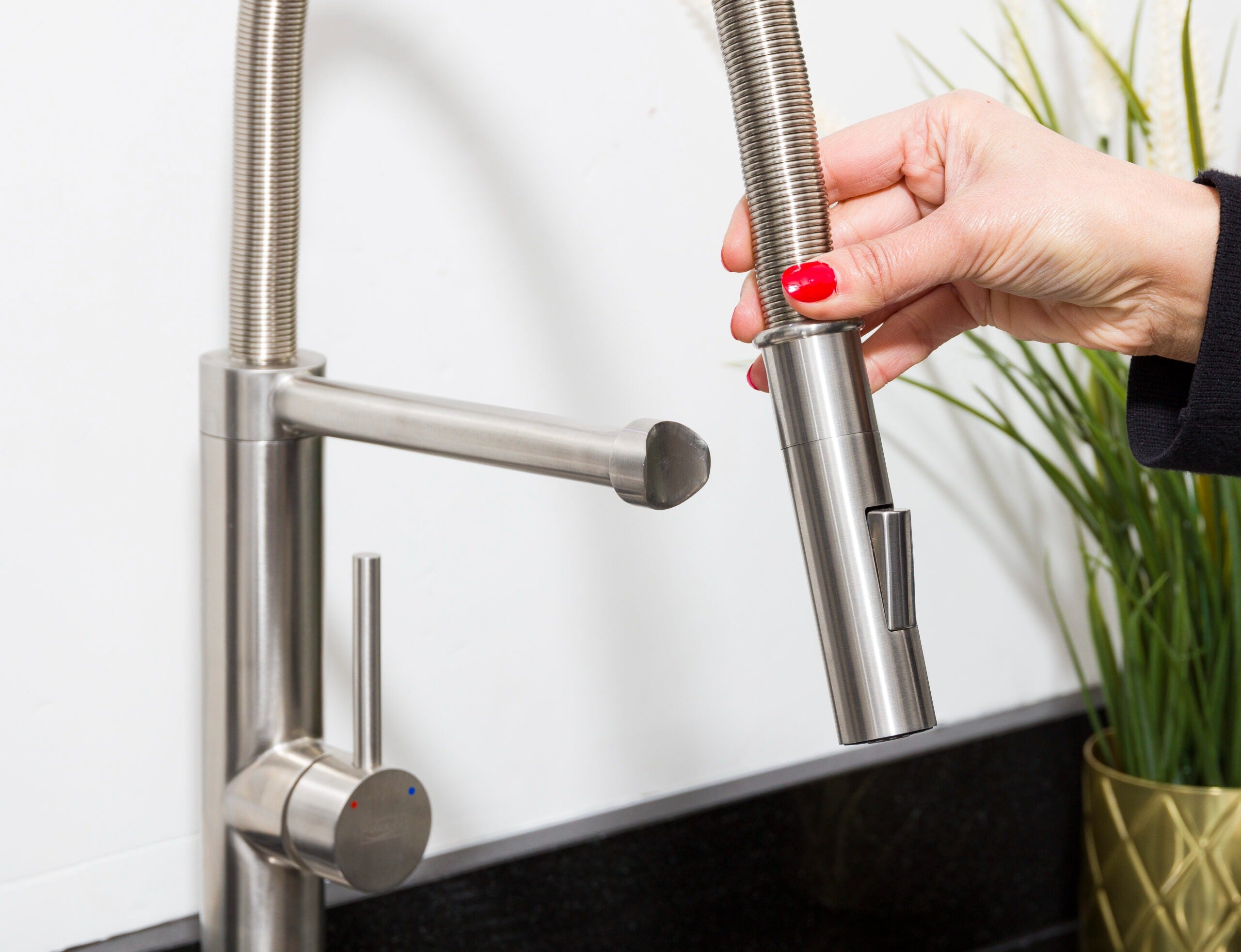 SPYRO Magnetic Docking Tap Single Lever Flexible Stainless Steel Spiral Spout